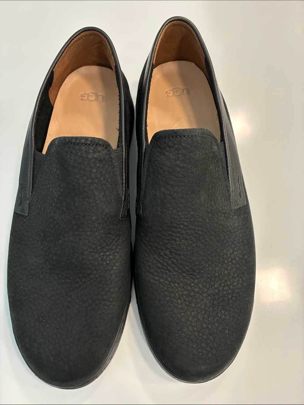 UGG Men's Unlined Black Leather Slip-On Loafers Size 10.5 New without tag